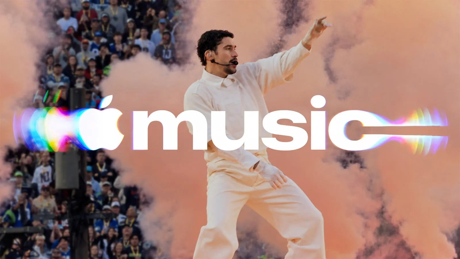 Логотип Apple Music на фоне выступления артиста