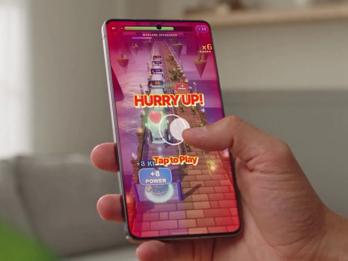 Игра, собранная в Higgsfield Playable, на экране телефона
